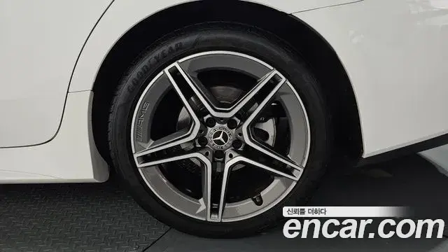 Mercedes-Benz CLS-Class 2019 — Photo 3/35