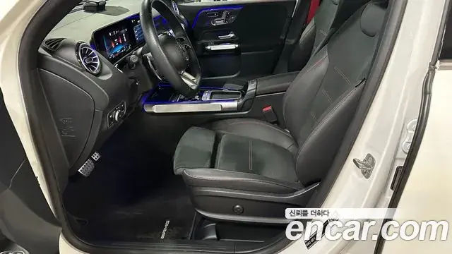Mercedes-Benz GLB-Class 2025 — Фото 12/20