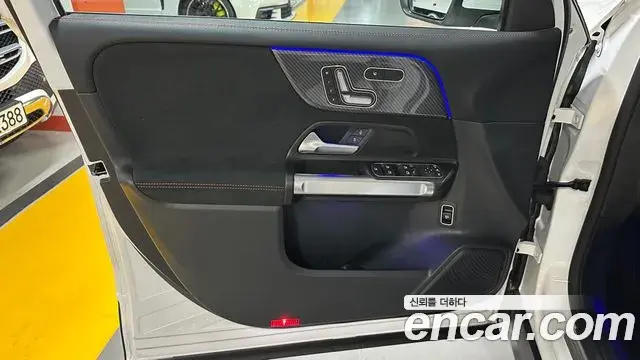 Mercedes-Benz GLB-Class 2025 — Фото 14/20