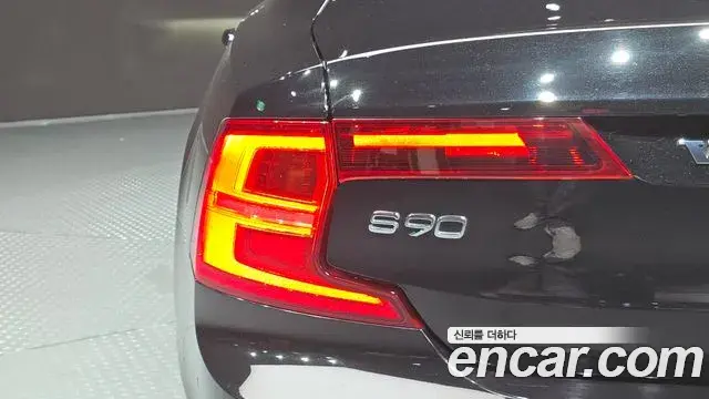 Volvo S90 2019 — Şəkil 36/37