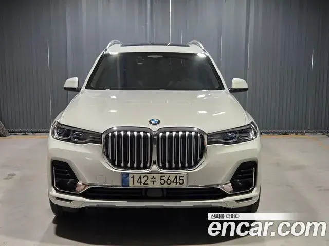 BMW X7 2021 — ფოტო 13/20
