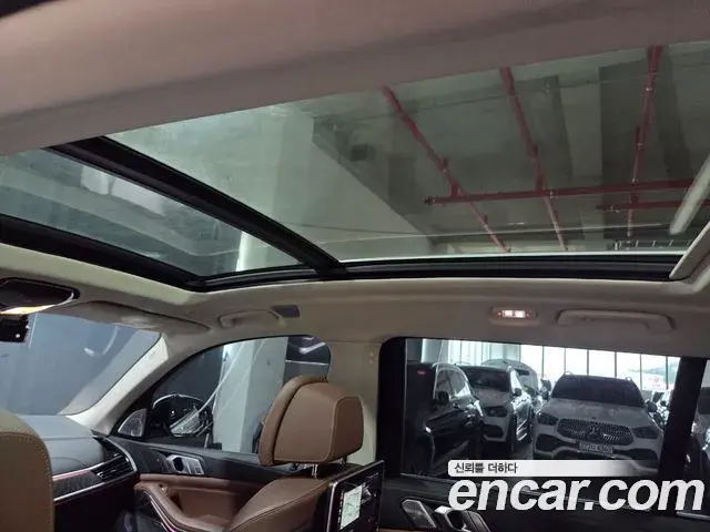 BMW X7 2021 — ფოტო 18/20
