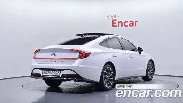 Hyundai Sonata Hybrid 2019 — Photo 28/34