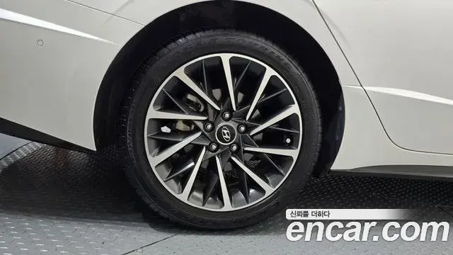 Hyundai Sonata Hybrid 2019 — Photo 20/34