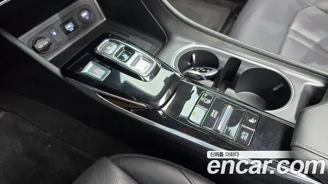 Hyundai Sonata Hybrid 2019 — Photo 21/34