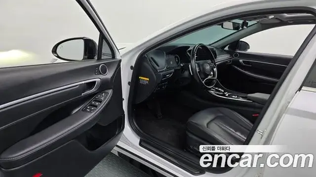 Hyundai Sonata Hybrid 2019 — Photo 33/34