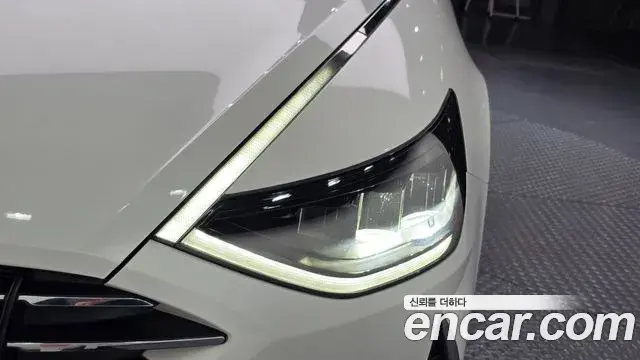 Hyundai Sonata Hybrid 2019 — Photo 30/34