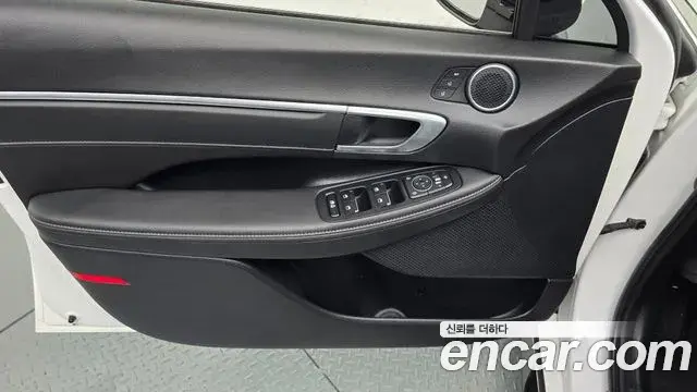 Hyundai Sonata Hybrid 2019 — Photo 9/34