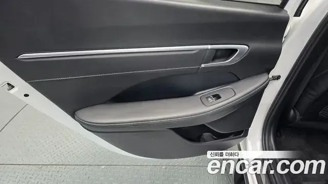 Hyundai Sonata Hybrid 2019 — Photo 8/34