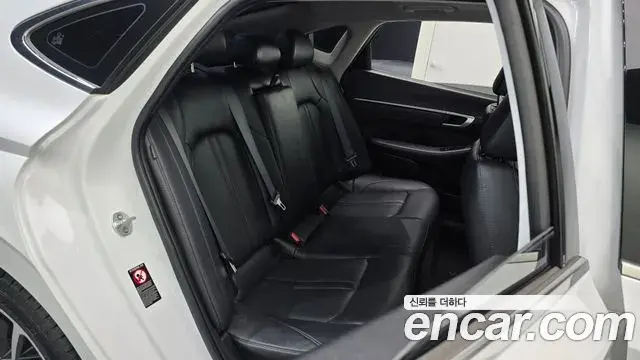 Hyundai Sonata Hybrid 2019 — Photo 10/34