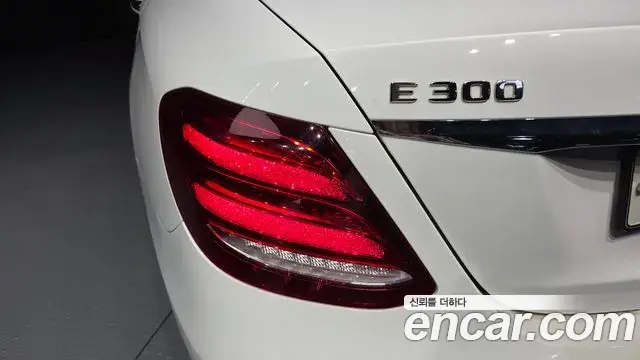 Mercedes-Benz E-Class 2019 — Photo 15/33