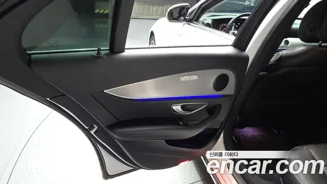 Mercedes-Benz E-Class 2019 — Photo 24/33