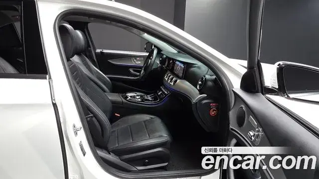 Mercedes-Benz E-Class 2019 — Photo 33/33