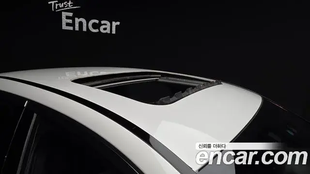 Mercedes-Benz E-Class 2019 — Photo 16/33