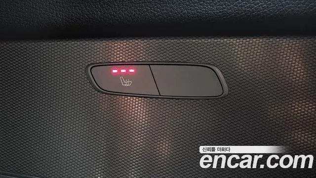 Mercedes-Benz E-Class 2019 — Photo 17/33