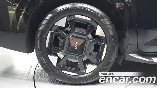 Kia Carnival 2024 — ფოტო 21/35