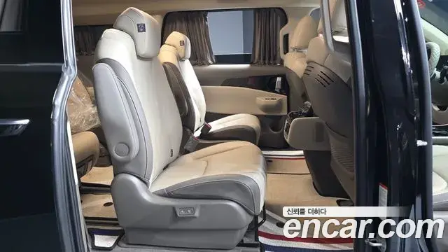 Kia Carnival 2024 — ფოტო 30/35