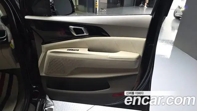 Kia Carnival 2024 — ფოტო 2/35