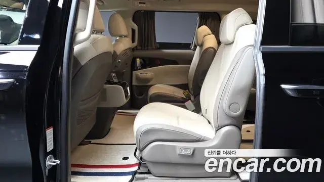 Kia Carnival 2024 — ფოტო 18/35