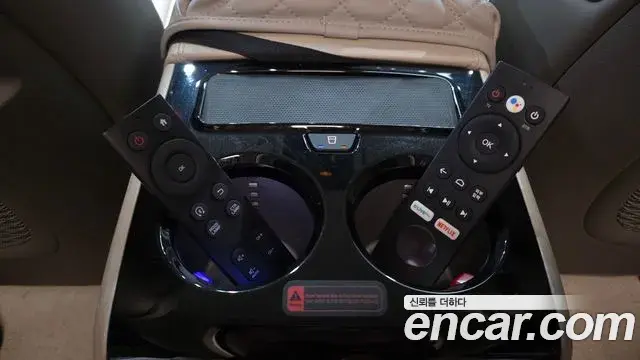 Kia Carnival 2024 — ფოტო 31/35