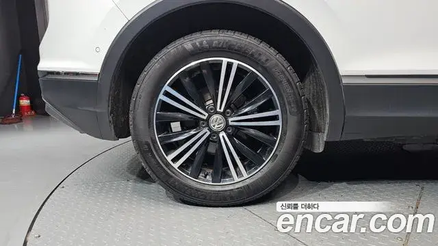 Volkswagen Tiguan 2020 — Şəkil 11/20