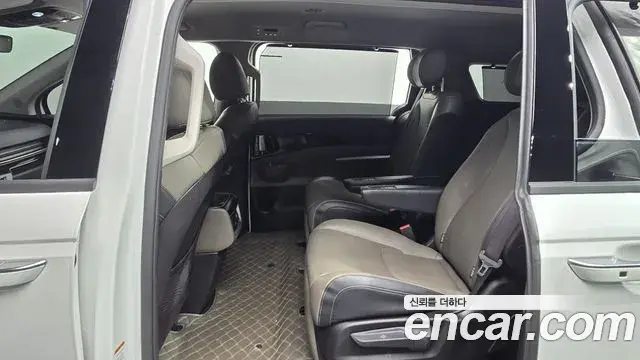 Kia Carnival 2025 — Şəkil 2/32