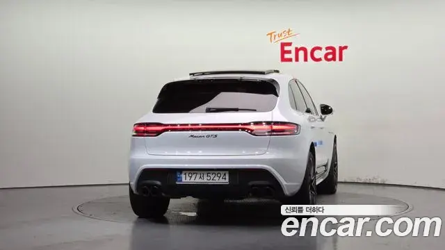 Porsche Macan 2022 — Şəkil 19/30