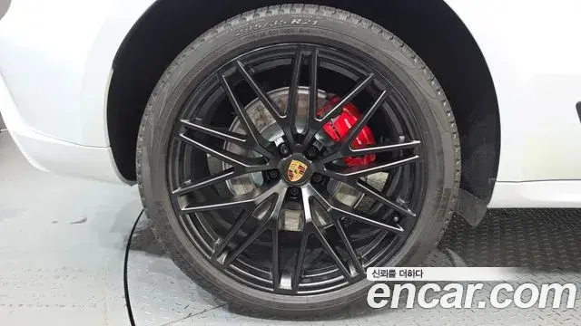 Porsche Macan 2022 — Şəkil 13/30