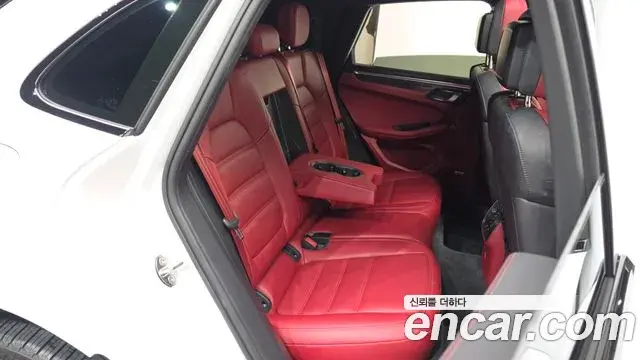 Porsche Macan 2022 — Şəkil 25/30