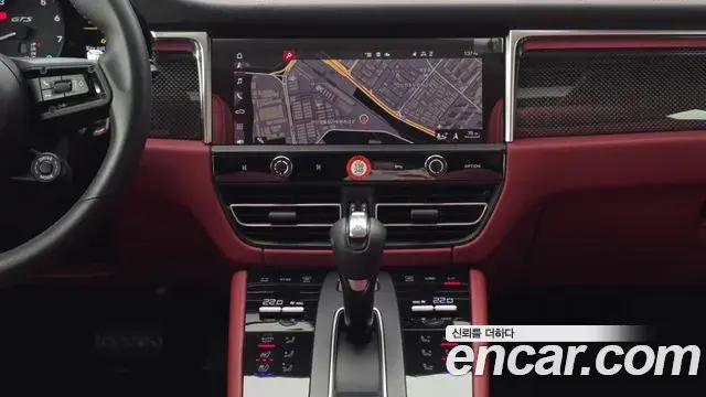 Porsche Macan 2022 — Şəkil 24/30