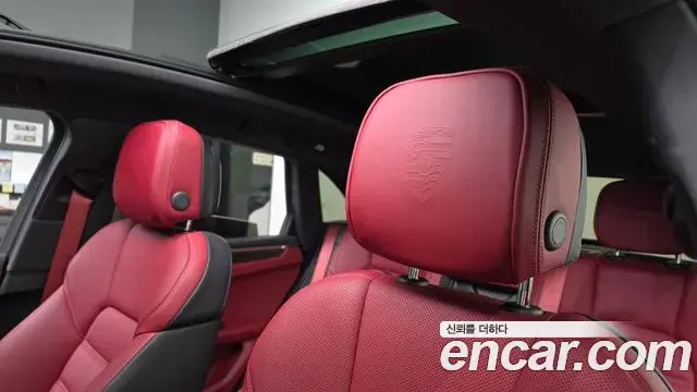 Porsche Macan 2022 — Şəkil 7/30