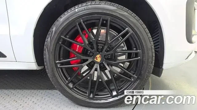 Porsche Macan 2022 — Şəkil 16/30