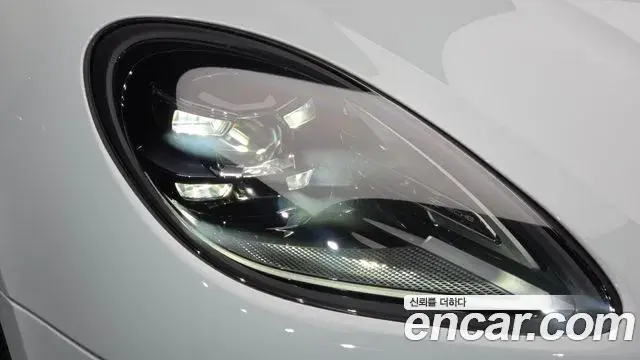 Porsche Macan 2022 — Şəkil 12/30