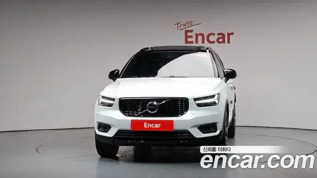 Volvo XC40 2018 — Фото 3/20