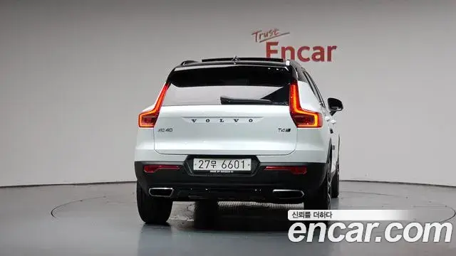 Volvo XC40 2018 — Фото 4/20