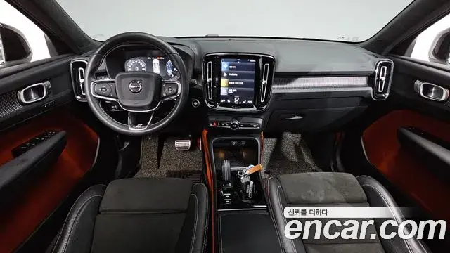 Volvo XC40 2018 — Фото 11/20