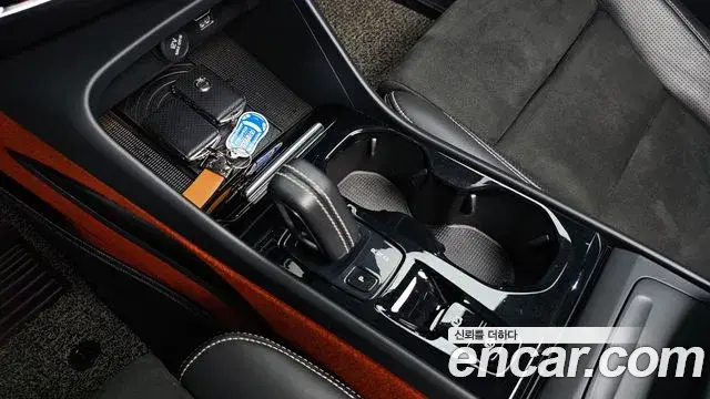 Volvo XC40 2018 — Фото 8/20