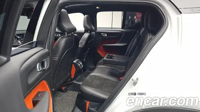 Volvo XC40 2018 — Фото 13/20
