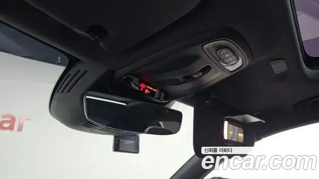 Volvo XC40 2018 — Фото 18/20