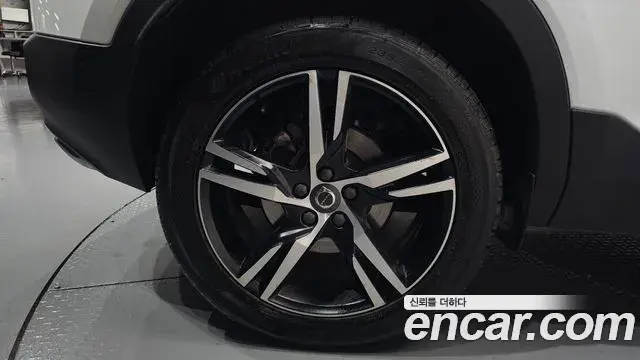 Volvo XC40 2018 — Şəkil 4/34