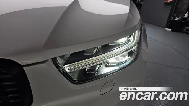 Volvo XC40 2018 — Şəkil 20/34