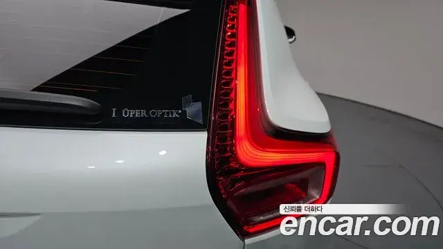 Volvo XC40 2018 — Şəkil 24/34