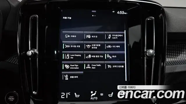 Volvo XC40 2018 — Şəkil 25/34