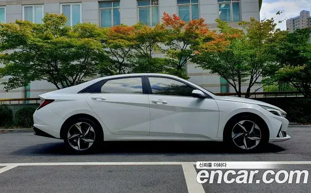 Hyundai The New Avante Hybrid 2023 — Photo 14/20