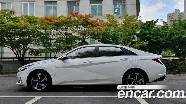 Hyundai The New Avante Hybrid 2023 — Photo 6/20