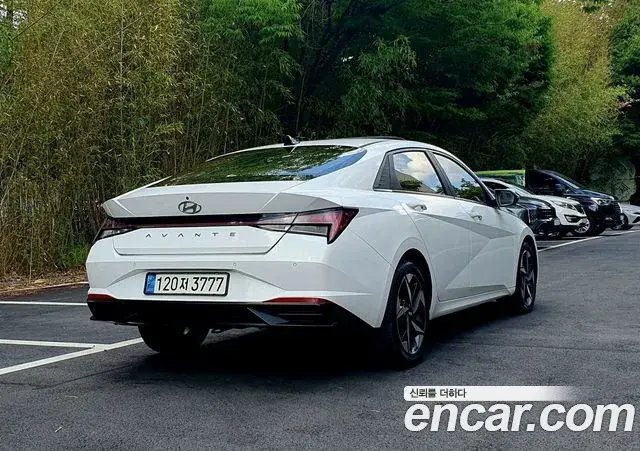 Hyundai The New Avante Hybrid 2023 — Photo 13/20