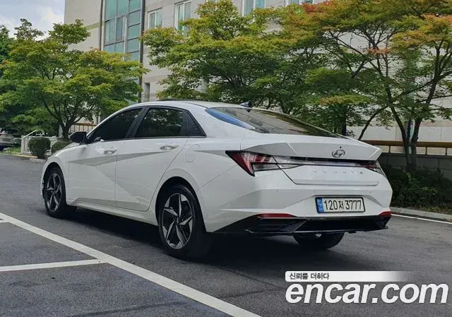 Hyundai The New Avante Hybrid 2023 — Photo 10/20