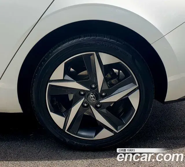 Hyundai The New Avante Hybrid 2023 — Photo 18/20