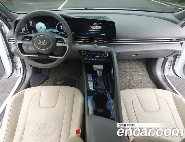 Hyundai The New Avante Hybrid 2023 — Photo 19/20