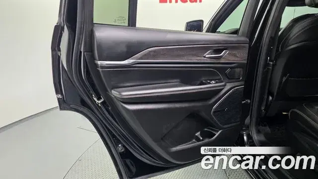 Jeep Grand Cherokee 2021 — ფოტო 36/38